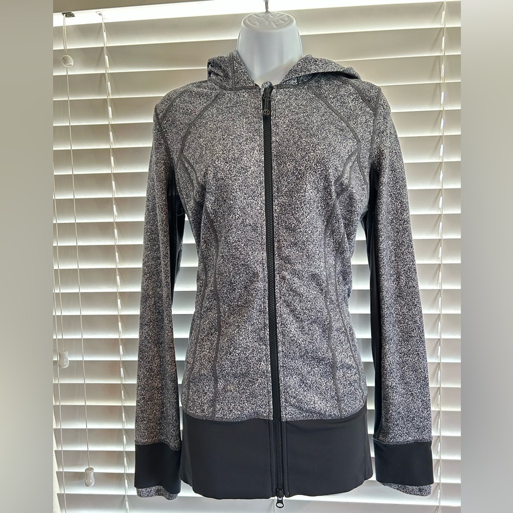 Lululemon Daily Practice Jacket/Hoodie, size 8, Vintage and in ECU